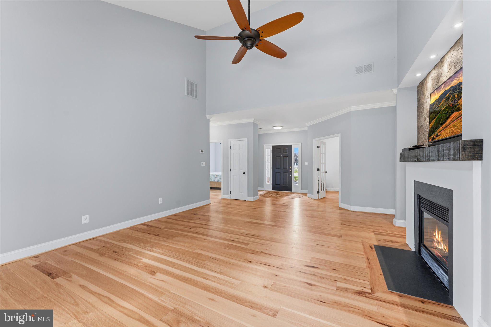 6817 Derby Run Way Gainesville, VA 20155 - Photo 7 of 35 living area