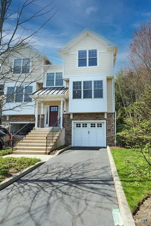 $999,000 | 201 Bradley Lane, Unit 201, Westport, CT 06880
