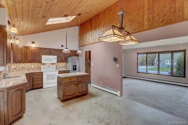 $749,900 | 50 Independence Avenue, Babylon, NY 11702
