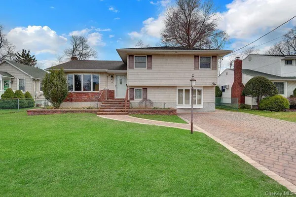 $749,900 | 50 Independence Avenue, Babylon, NY 11702