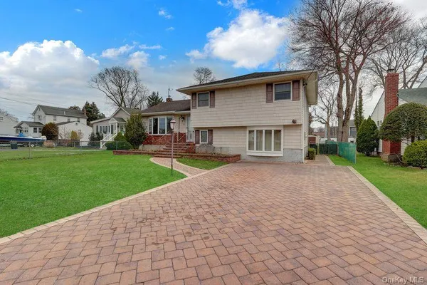 $749,900 | 50 Independence Avenue, Babylon, NY 11702