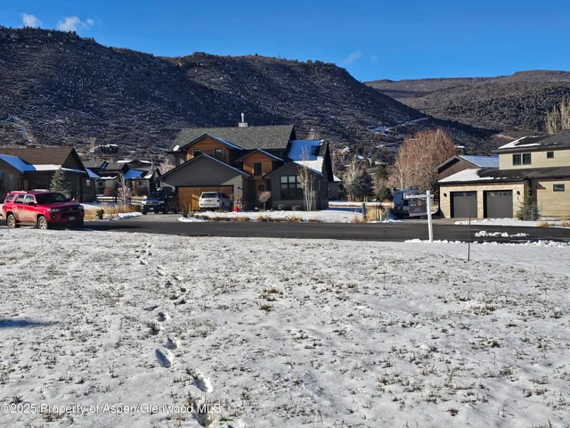 a view of house with a yard