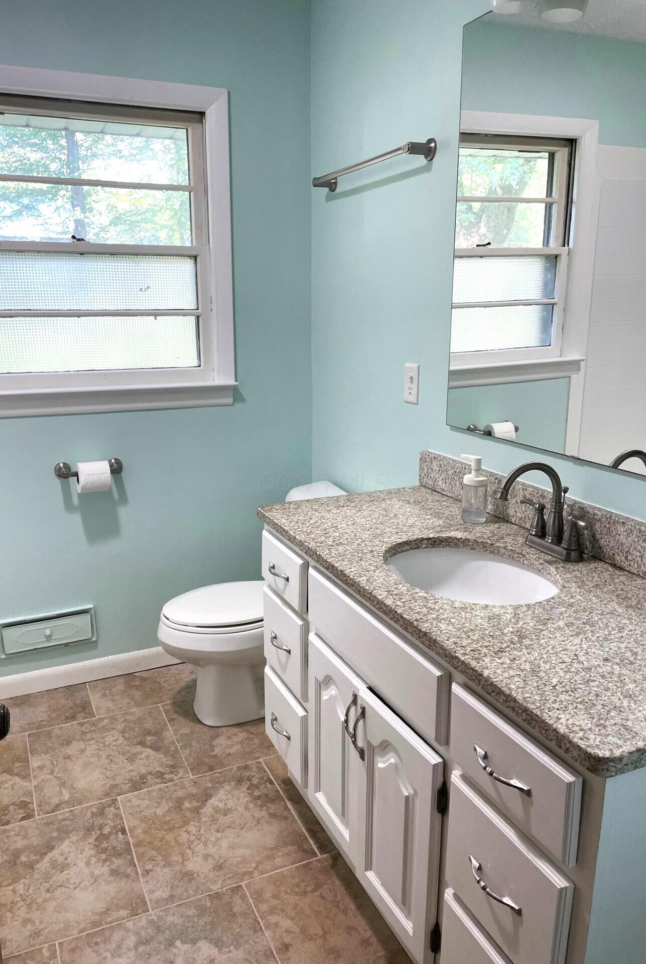 1291 Lawndale Road Marion, OH 43302 - Photo 11 of 13 Main Bath
