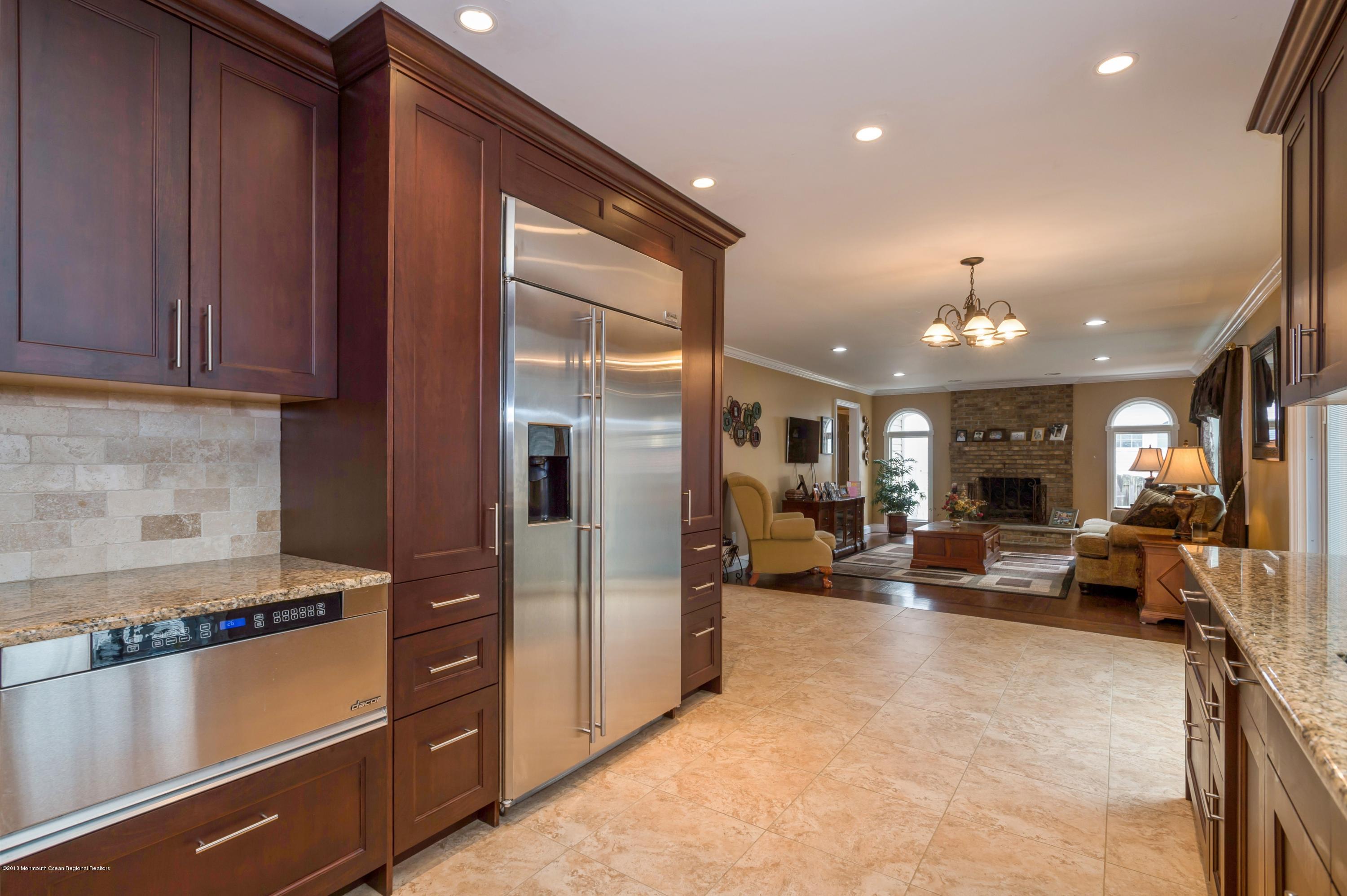 17 Walnut Court Matawan, NJ 07747 - Photo 5 of 17 a lobby with furniture and a potted plant