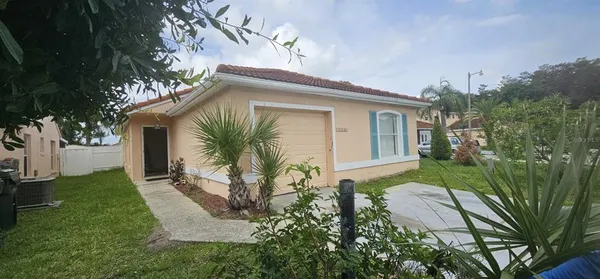 $2,100 | 2338 Cordova Court, Kissimmee, FL 34743