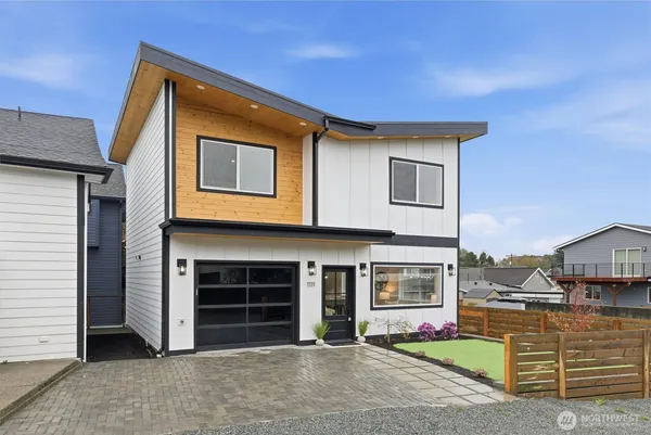 $799,950 | 1111 South Pearl Street, Seattle, WA 98108