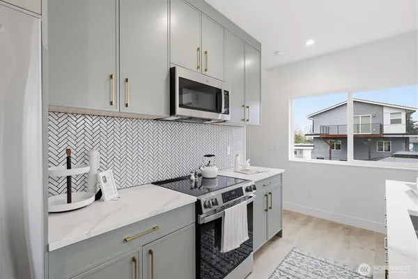 $799,950 | 1111 South Pearl Street, Seattle, WA 98108
