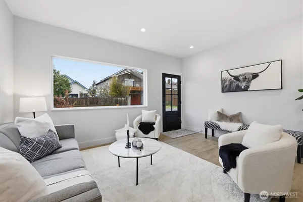 $799,950 | 1111 South Pearl Street, Seattle, WA 98108