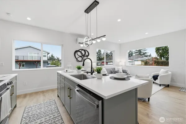 $799,950 | 1111 South Pearl Street, Seattle, WA 98108