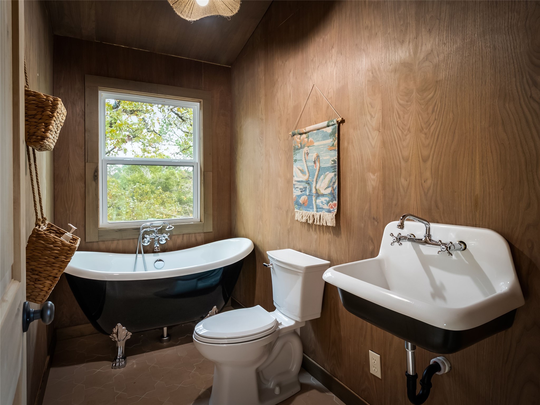 127 Marina Road Smithville, TX 78957 - Photo 29 of 40 a bathroom with a sink a toilet and tub