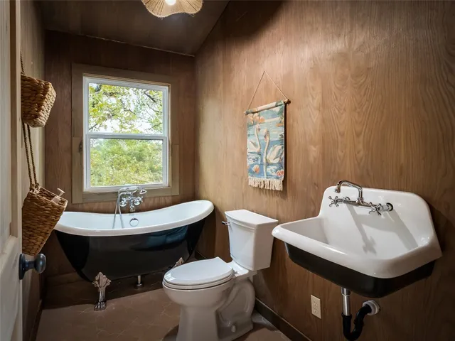 $999,000 | 127 Marina Road, Smithville, TX 78957