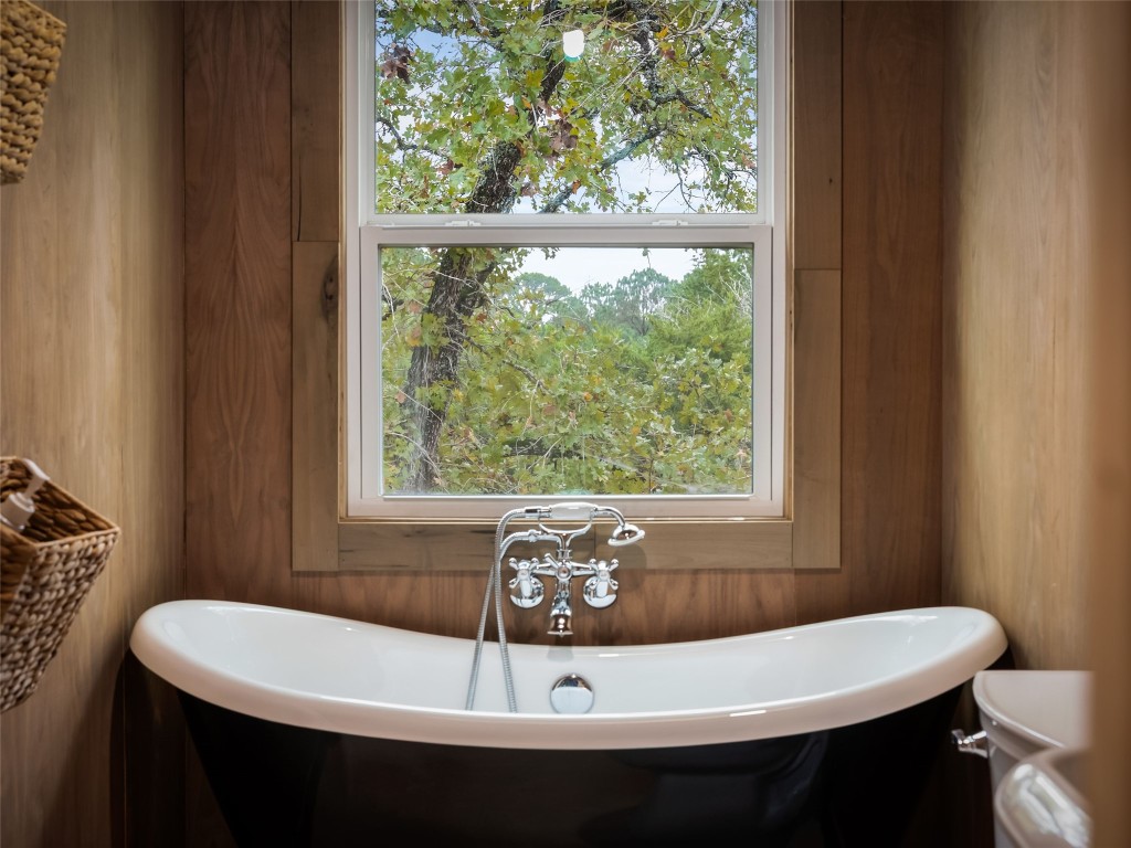 127 Marina Road Smithville, TX 78957 - Photo 30 of 40 a bathroom with a sink and a bathtub