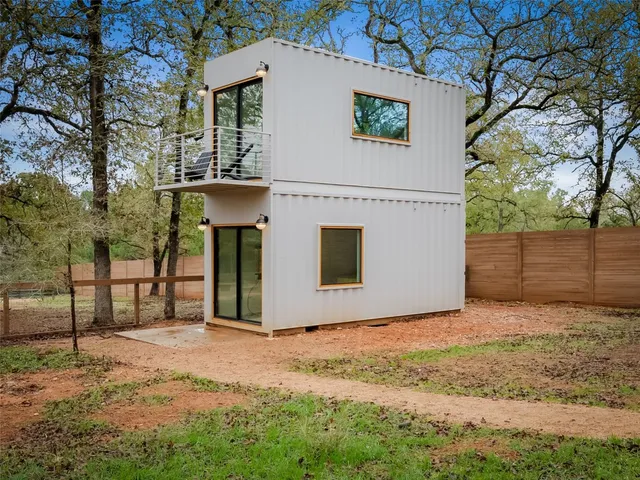 $999,000 | 127 Marina Road, Smithville, TX 78957