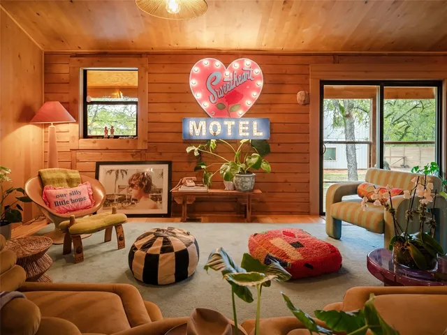 $999,000 | 127 Marina Road, Smithville, TX 78957