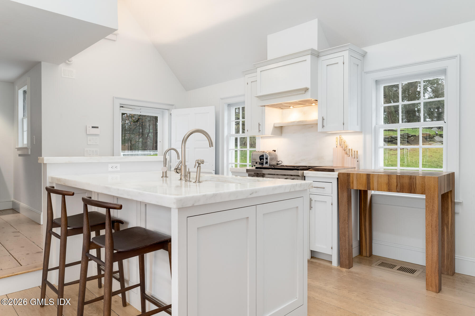 640 Round Hill Road Greenwich, CT 06831 - Photo 8 of 60 Kitchen