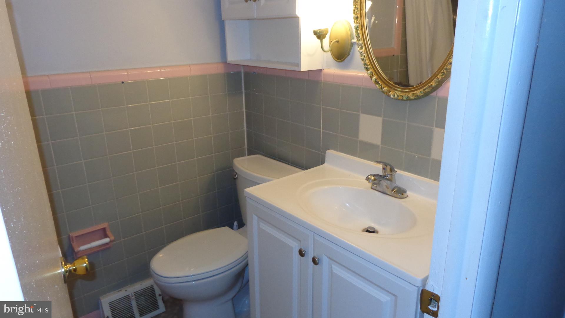 5 North Jeffrey Road Aldan, PA 19018 - Photo 14 of 28 First Floor Bath View