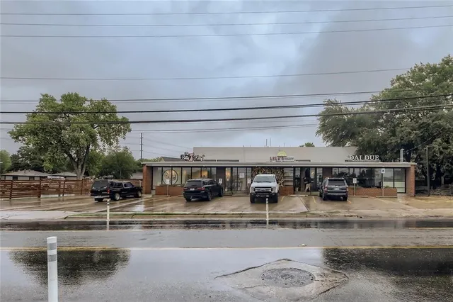 a table and chairs sitting in the middle of a building