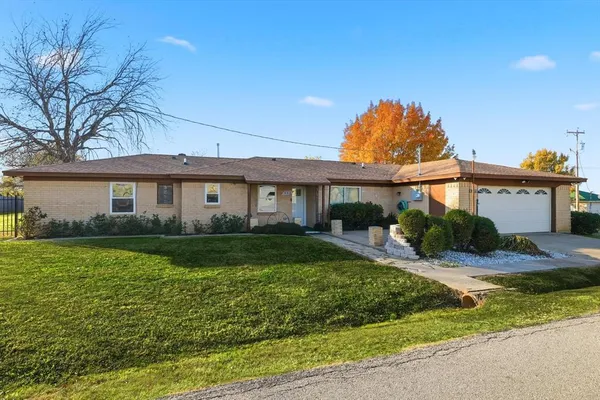 $320,000 | 412 North Dallas Street, Pilot Point, TX 76258