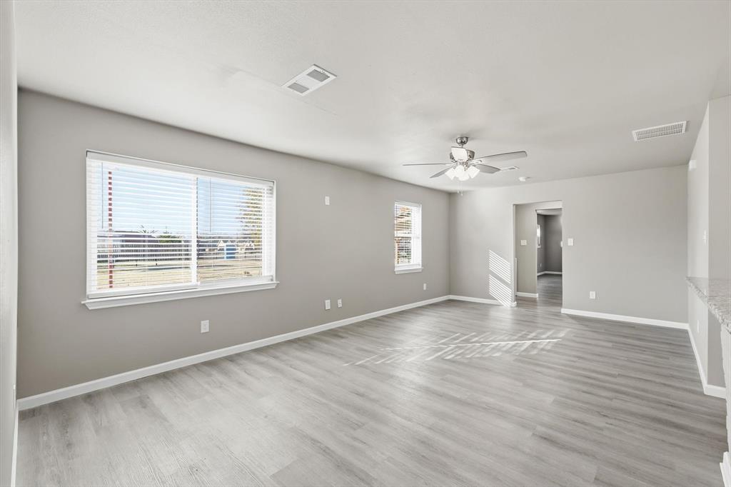 412 North Dallas Street Pilot Point, TX 76258 - Photo 11 of 32