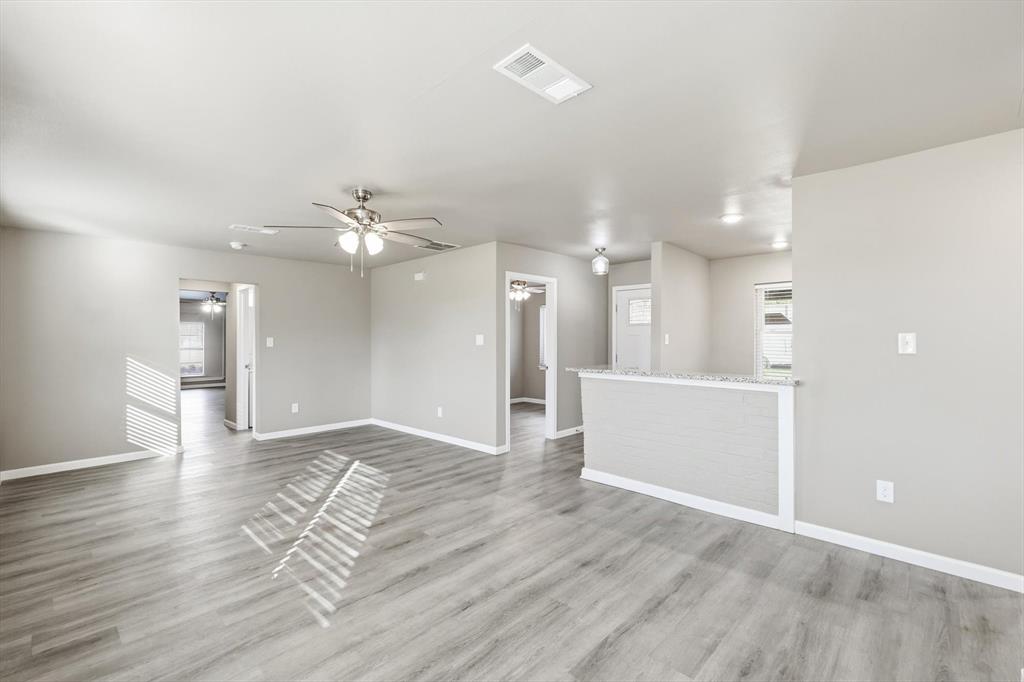 412 North Dallas Street Pilot Point, TX 76258 - Photo 12 of 32