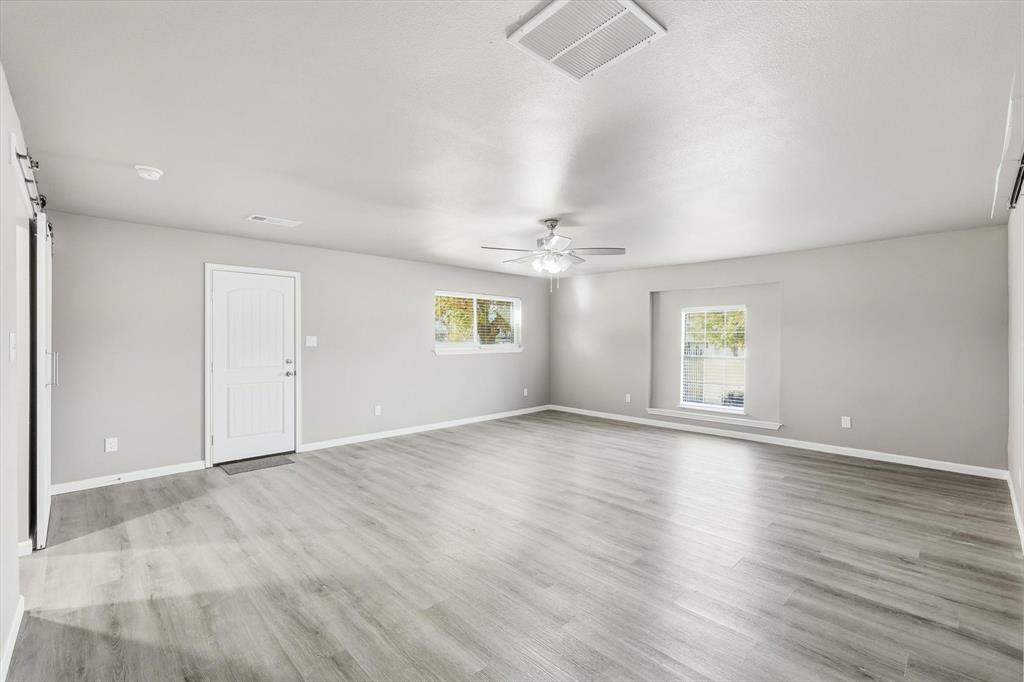 412 North Dallas Street Pilot Point, TX 76258 - Photo 14 of 32