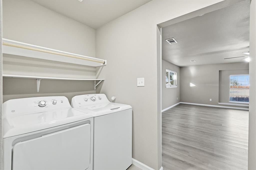 412 North Dallas Street Pilot Point, TX 76258 - Photo 17 of 32