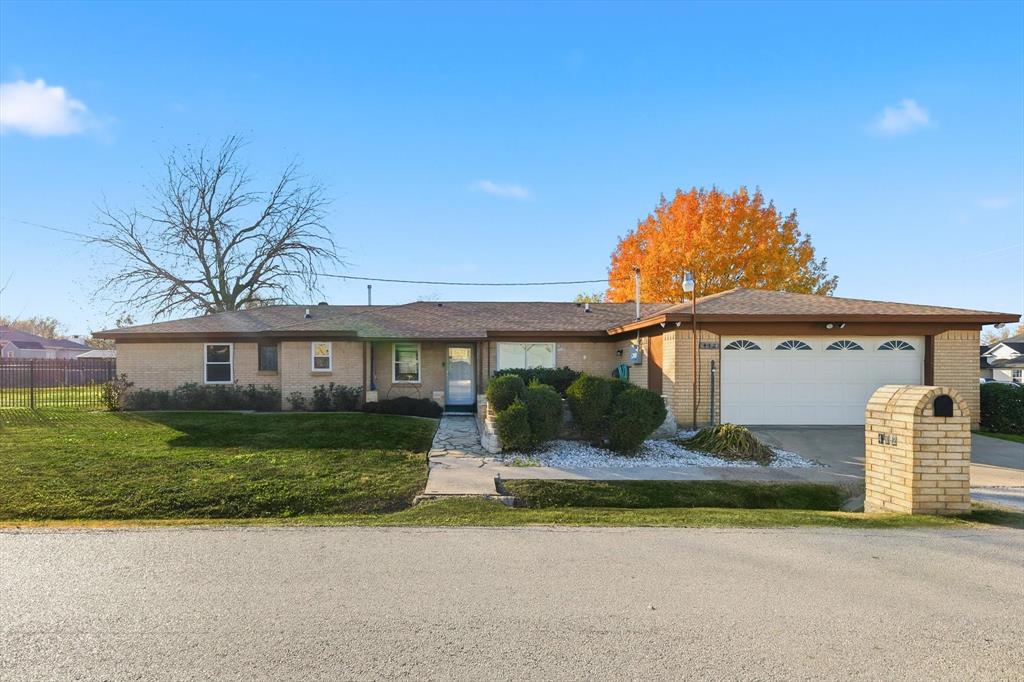 412 North Dallas Street Pilot Point, TX 76258 - Photo 2 of 32