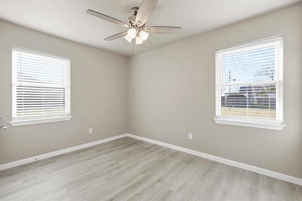 412 North Dallas Street Pilot Point, TX 76258 - Photo 21 of 32