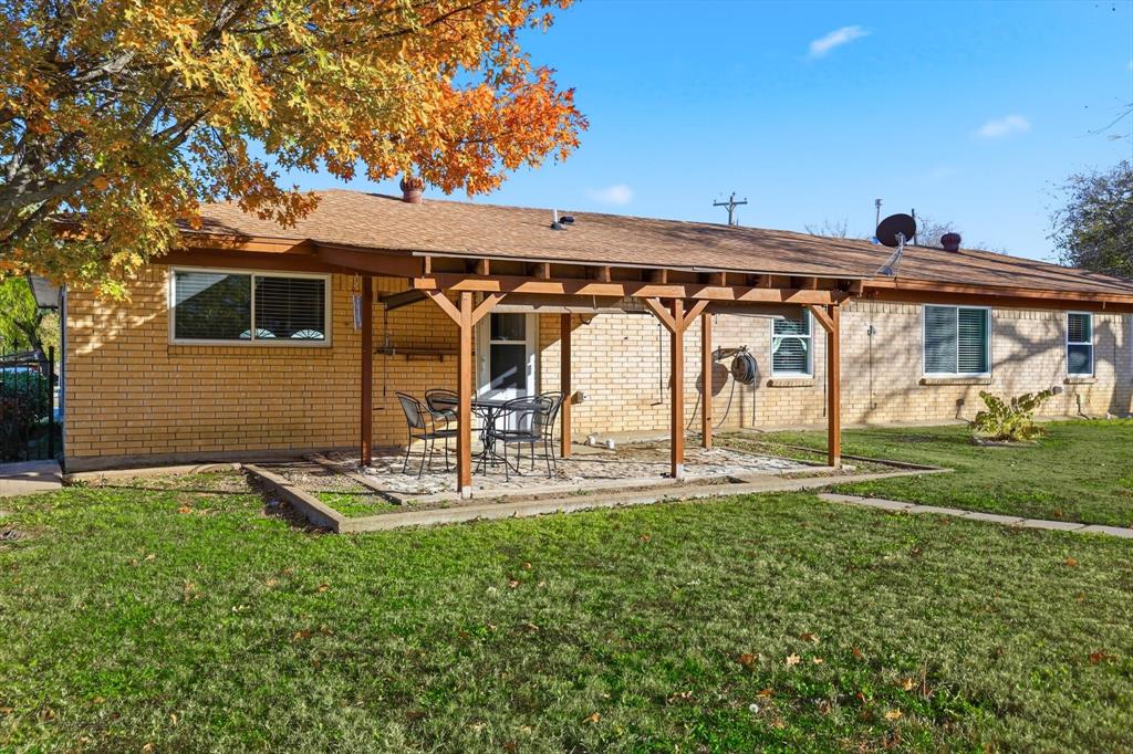 412 North Dallas Street Pilot Point, TX 76258 - Photo 25 of 32