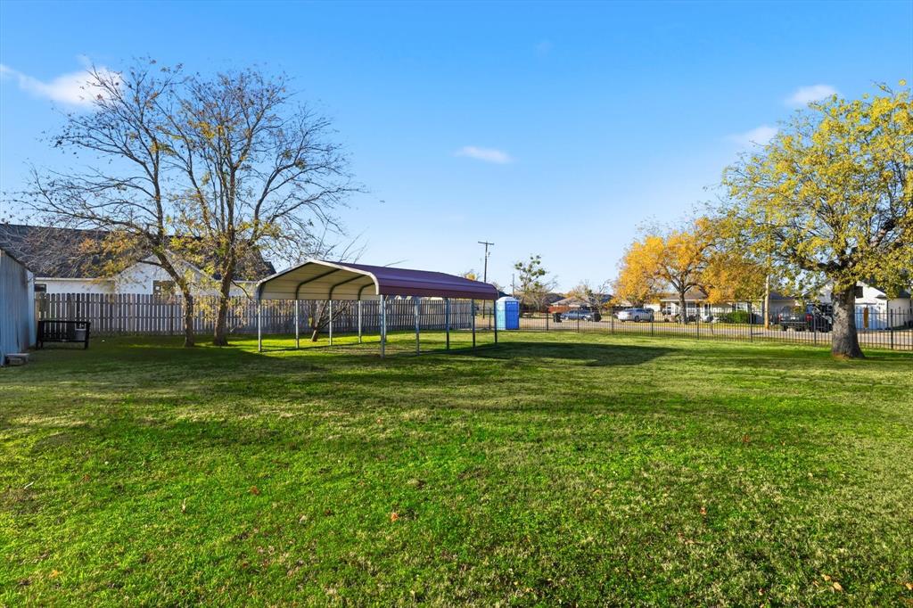 412 North Dallas Street Pilot Point, TX 76258 - Photo 27 of 32