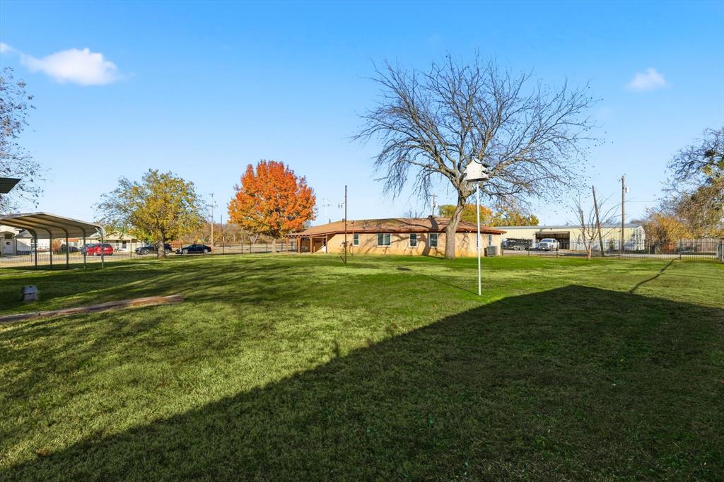 412 North Dallas Street Pilot Point, TX 76258 - Photo 29 of 32