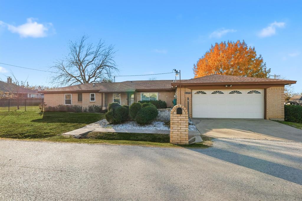 412 North Dallas Street Pilot Point, TX 76258 - Photo 3 of 32