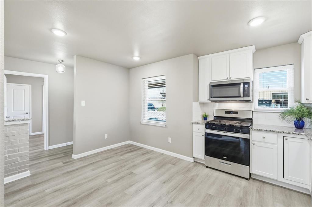 412 North Dallas Street Pilot Point, TX 76258 - Photo 6 of 32