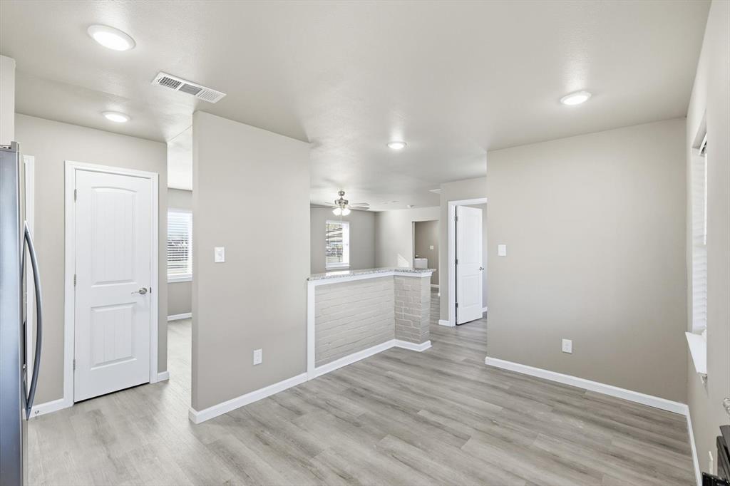 412 North Dallas Street Pilot Point, TX 76258 - Photo 9 of 32