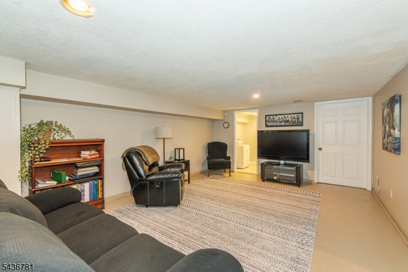 327 Pleasant Hill Road Flanders, NJ 07836 - Photo 23 of 46