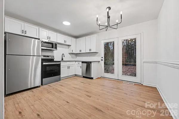 $1,600 | 5001 Lakecrest Drive, Charlotte, NC 28215