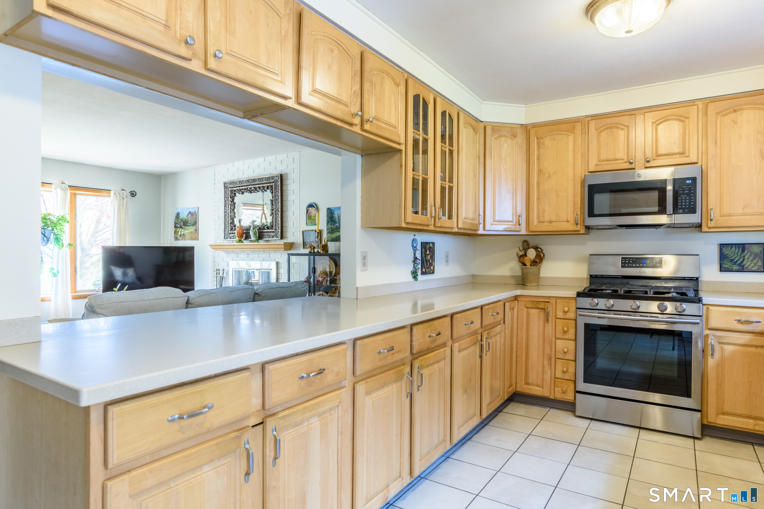 105 Meadow Wood Road Stratford, CT 06614 - Photo 6 of 37