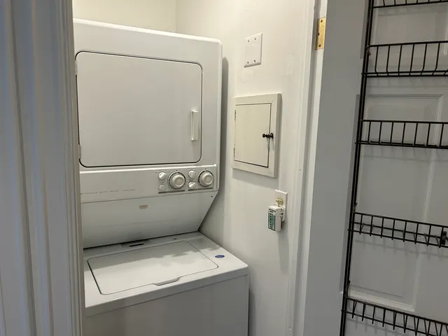 $815,000 | 1 Oak Brook Club Drive, Unit A105, Oak Brook, IL 60523