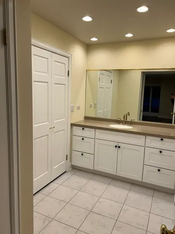 $815,000 | 1 Oak Brook Club Drive, Unit A105, Oak Brook, IL 60523