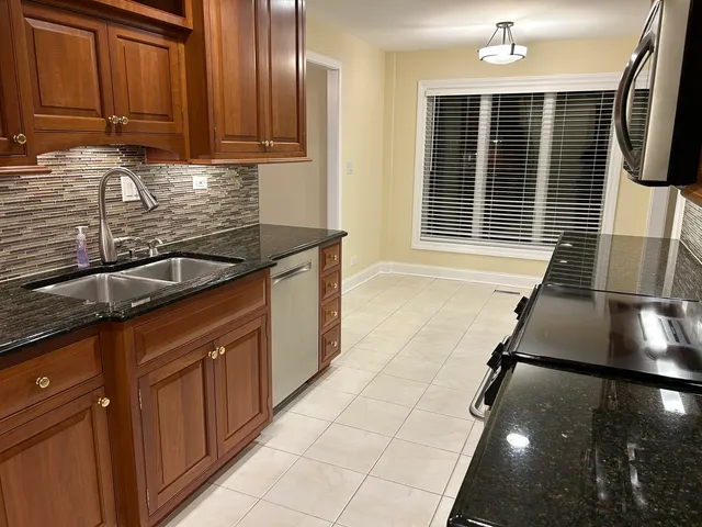 $815,000 | 1 Oak Brook Club Drive, Unit A105, Oak Brook, IL 60523