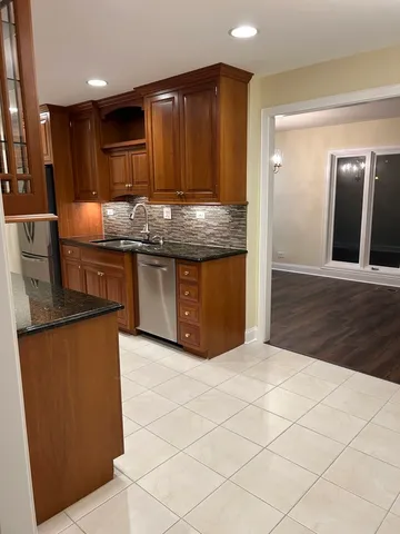 $815,000 | 1 Oak Brook Club Drive, Unit A105, Oak Brook, IL 60523