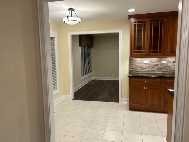 $815,000 | 1 Oak Brook Club Drive, Unit A105, Oak Brook, IL 60523