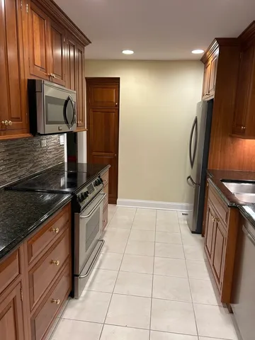 $815,000 | 1 Oak Brook Club Drive, Unit A105, Oak Brook, IL 60523