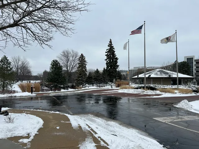 $815,000 | 1 Oak Brook Club Drive, Unit A105, Oak Brook, IL 60523