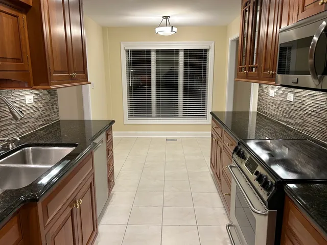 $815,000 | 1 Oak Brook Club Drive, Unit A105, Oak Brook, IL 60523