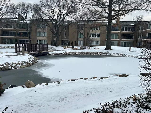 $815,000 | 1 Oak Brook Club Drive, Unit A105, Oak Brook, IL 60523