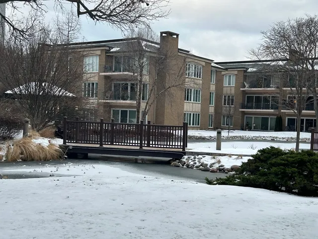 $815,000 | 1 Oak Brook Club Drive, Unit A105, Oak Brook, IL 60523