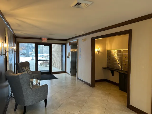 $815,000 | 1 Oak Brook Club Drive, Unit A105, Oak Brook, IL 60523