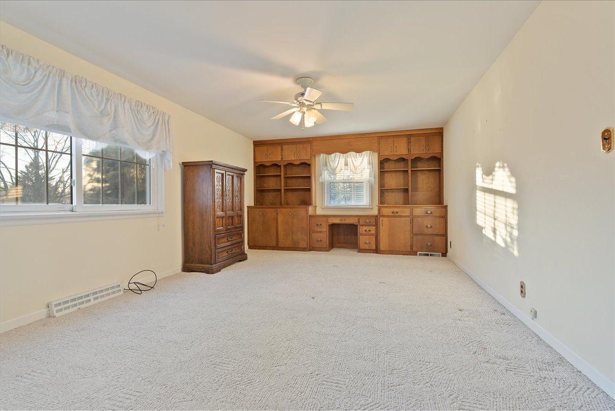 9578 Violet Valley Road Clinton, IL 61727 - Photo 18 of 34