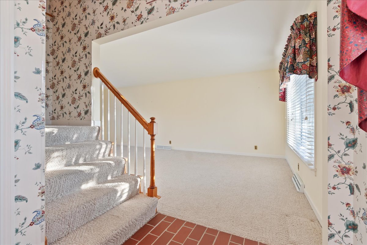 9578 Violet Valley Road Clinton, IL 61727 - Photo 3 of 34